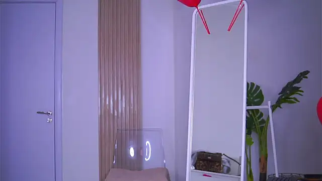 LovingBlondie online show from February 14, 2025, 5:09 am