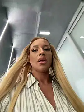 LovingBlondie online show from January 15, 2026, 3:55 am