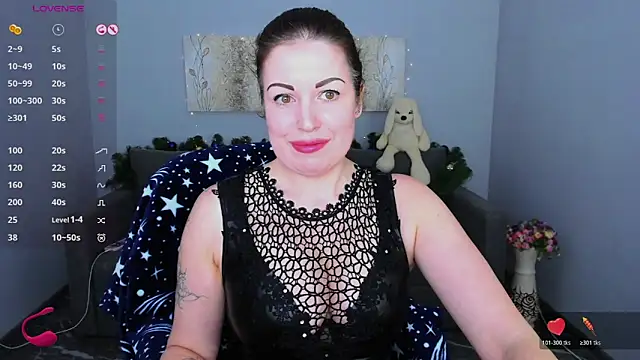 Snapshot of Emily_Midlton chatting on December 16, 2025, 2:44 pm Emily Midlton online show from December 16, 2025, 2:44 pm