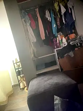 Berry Bans online show from November 17, 2025, 6:24 pm