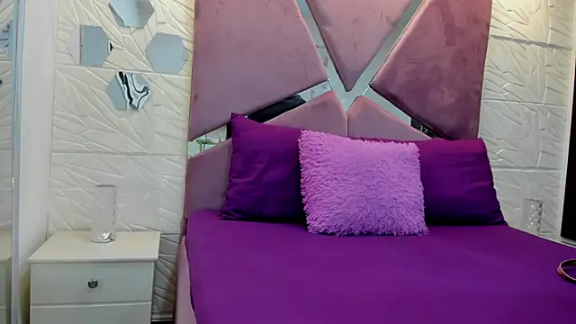 Charlotte Ice1 online show from September 25, 2025, 4:11 pm