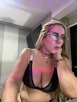 LARIANA RIVERA23 online show from February 25, 2025, 11:22 pm