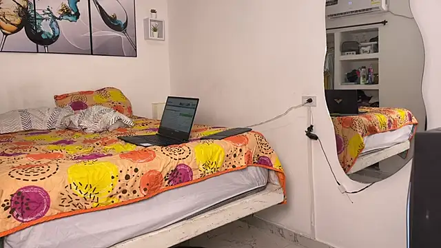 wendy alejo1712 online show from November 21, 2025, 9:13 pm