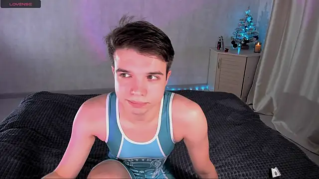 Snapshot of tailer_ chatting on December 19, 2025, 7:43 pm tailer online show from December 19, 2025, 7:43 pm