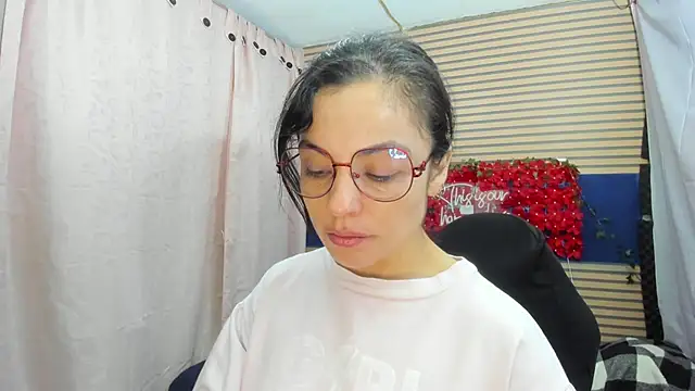 Snapshot of rosse_2504 chatting on May 8, 2026, 1:05 pm rosse 2504 online show from May 8, 2026, 1:05 pm