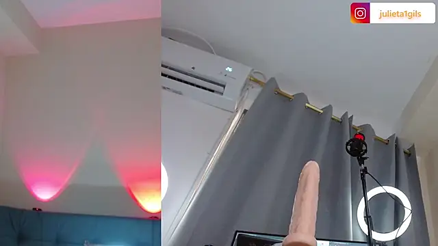 Snapshot of Juliet_dolce chatting on November 19, 2025, 9:48 pm Juliet dolce online show from November 19, 2025, 9:48 pm