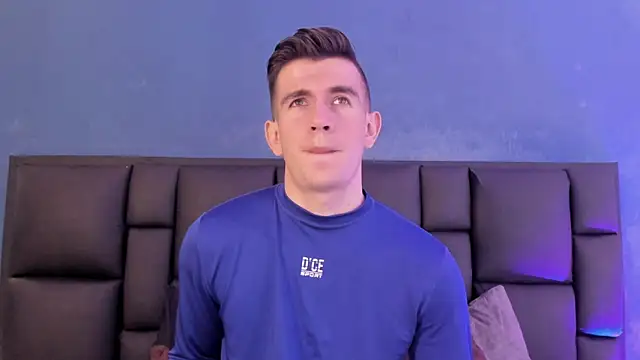 MikaelSlow online show from January 17, 2026, 4:28 am