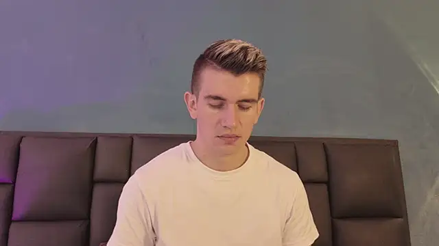 MikaelSlow online show from March 1, 2026, 4:14 am