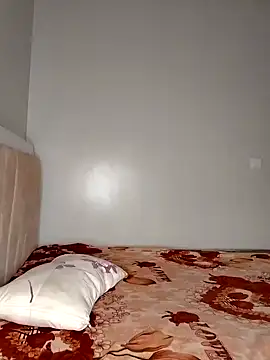 Snapshot of SquirtQueen222 chatting on January 1, 2025, 12:00 am SquirtQueen222 online show from January 1, 2025, 12:00 am