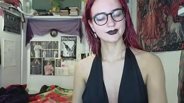 Snapshot of TatianaRomanov chatting on November 5, 2025, 7:14 pm TatianaRomanov online show from November 5, 2025, 7:14 pm