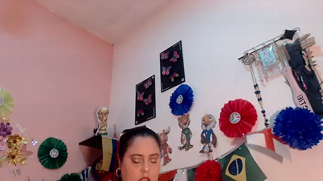 nicollejordan1 online show from June 19, 2026, 2:32 pm