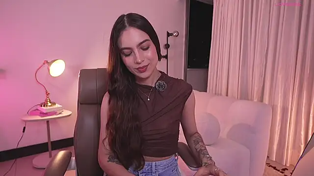 Snapshot of MarianneLane chatting on June 26, 2026, 12:15 am MarianneLane online show from June 26, 2026, 12:15 am