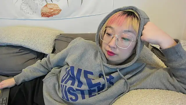 luxgray online show from December 17, 2024, 11:27 pm