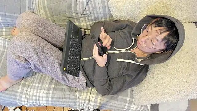 luxgray online show from October 16, 2025, 1:06 am