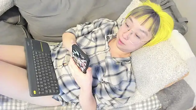 luxgray online show from February 22, 2026, 11:47 pm