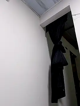 Liancy online show from April 17, 2026, 1:30 am