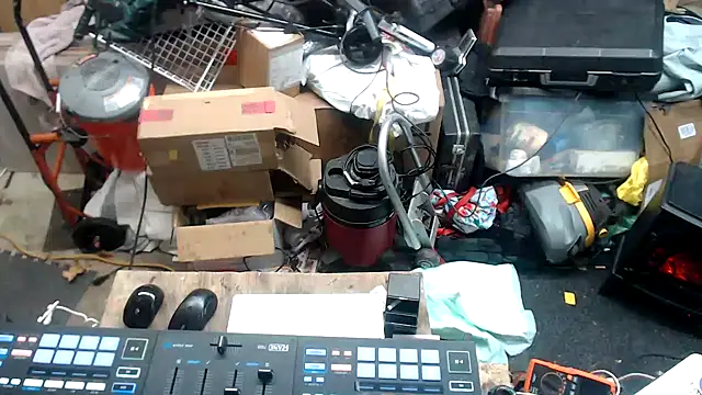 tongueispowerr6d9 online show from December 9, 2024, 8:22 am