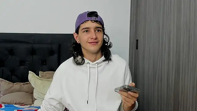 Snapshot of alex_connorr chatting on January 8, 2025, 6:41 pm alex connorr online show from January 8, 2025, 6:41 pm