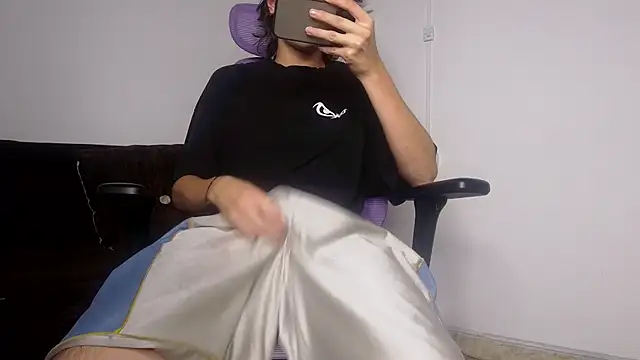 Snapshot of alex_connorr chatting on June 21, 2026, 3:09 am alex connorr online show from June 21, 2026, 3:09 am