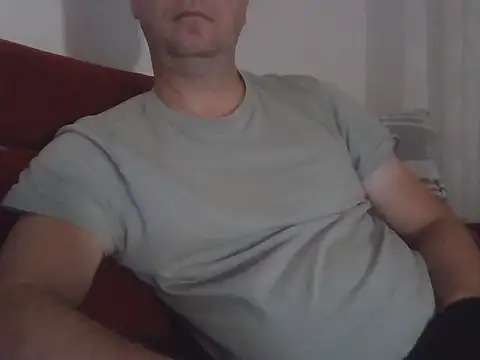 Snapshot of fikoivos chatting on September 17, 2025, 8:43 pm fikoivos online show from September 17, 2025, 8:43 pm