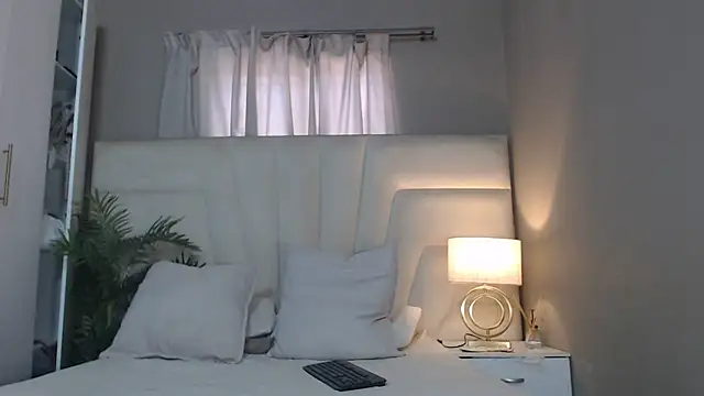 naughtyblackdolie online show from April 3, 2026, 10:13 am