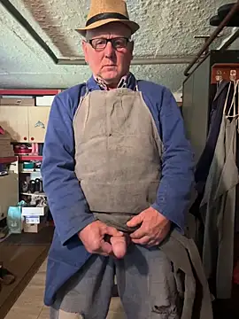 Snapshot of oldgayman chatting on September 27, 2025, 7:57 am oldgayman online show from September 27, 2025, 7:57 am