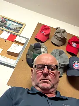 Snapshot of oldgayman chatting on October 8, 2025, 2:14 pm oldgayman online show from October 8, 2025, 2:14 pm