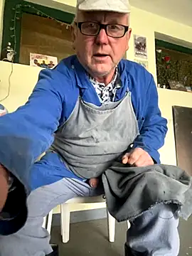 Snapshot of oldgayman chatting on October 28, 2025, 12:41 pm oldgayman online show from October 28, 2025, 12:41 pm