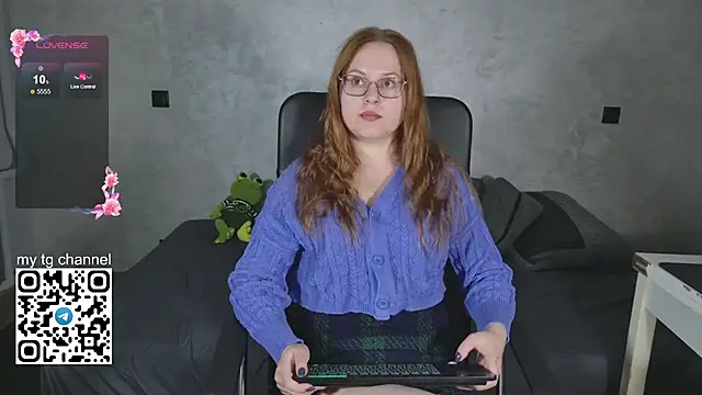 Lila Pitt online show from September 25, 2025, 8:12 pm