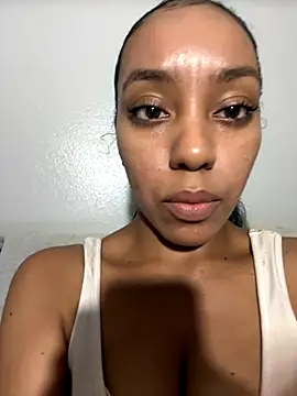 juicyyy323 online show from November 12, 2025, 7:53 am