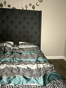 juicyyy323 online show from December 16, 2025, 12:59 am