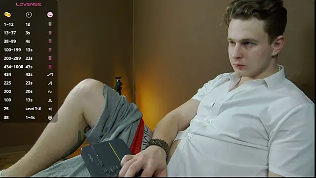 Snapshot of charlie_smiley chatting on December 3, 2024, 5:31 am charlie smiley online show from December 3, 2024, 5:31 am