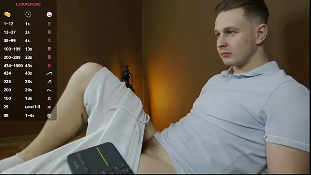 Snapshot of charlie_smiley chatting on December 6, 2024, 1:18 am charlie smiley online show from December 6, 2024, 1:18 am