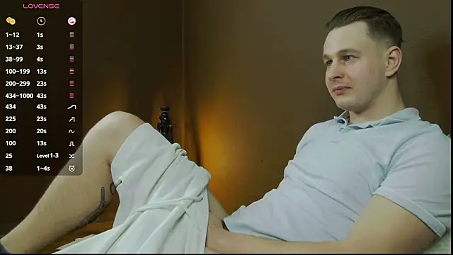 Snapshot of charlie_smiley chatting on December 12, 2024, 5:31 am charlie smiley online show from December 12, 2024, 5:31 am