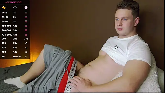 Snapshot of charlie_smiley chatting on October 13, 2025, 2:22 am charlie smiley online show from October 13, 2025, 2:22 am