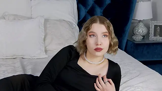 LiliLinn online show from January 31, 2025, 8:11 am