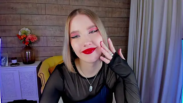 LiliLinn online show from February 4, 2025, 10:43 am