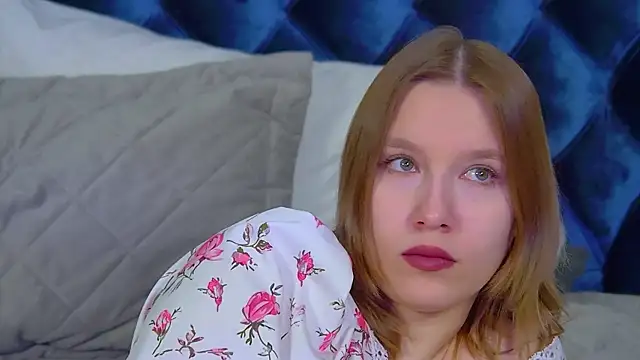 LiliLinn online show from February 10, 2026, 4:49 am