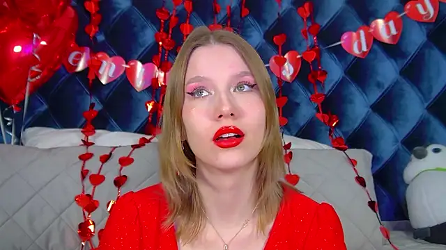 LiliLinn online show from February 14, 2026, 5:04 am