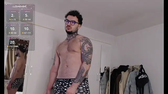 Snapshot of TattedCurls chatting on February 17, 2025, 2:42 am TattedCurls online show from February 17, 2025, 2:42 am