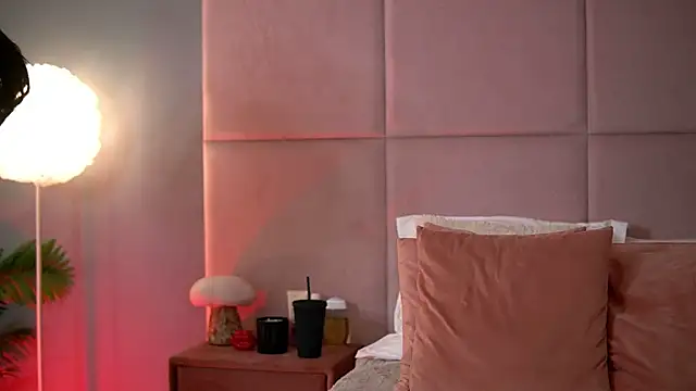 AlmaLuv online show from February 23, 2026, 4:21 am