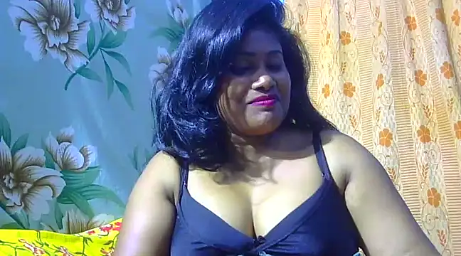 Snapshot of sexy_roma chatting on February 26, 2025, 6:54 pm sexy roma online show from February 26, 2025, 6:54 pm