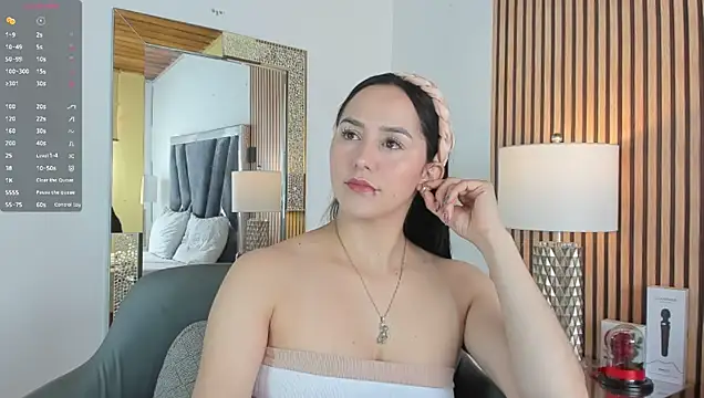 Snapshot of hazel_ross_tcw chatting on February 12, 2025, 1:27 pm hazel ross tcw online show from February 12, 2025, 1:27 pm