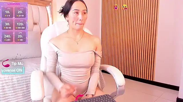 Snapshot of hazel_ross_tcw chatting on October 9, 2025, 1:42 pm hazel ross tcw online show from October 9, 2025, 1:42 pm