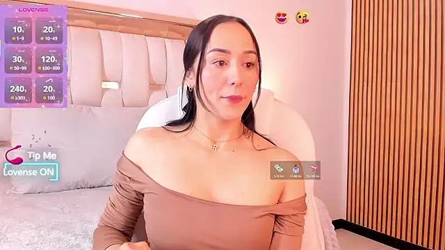 Snapshot of hazel_ross_tcw chatting on October 10, 2025, 1:43 pm hazel ross tcw online show from October 10, 2025, 1:43 pm