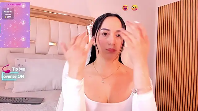 Snapshot of hazel_ross_tcw chatting on October 23, 2025, 1:54 pm hazel ross tcw online show from October 23, 2025, 1:54 pm