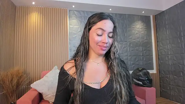 Snapshot of Alessia_Taylorr chatting on March 7, 2025, 12:01 pm Alessia Taylorr online show from March 7, 2025, 12:01 pm