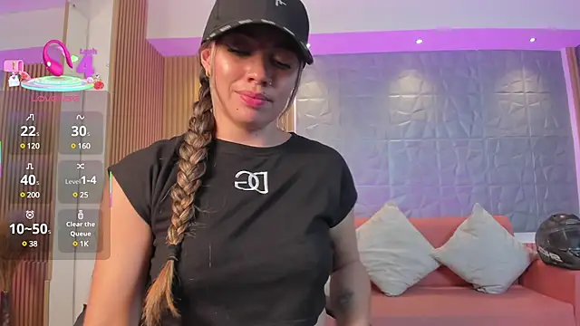 Snapshot of Alessia_Taylorr chatting on March 18, 2025, 6:04 pm Alessia Taylorr online show from March 18, 2025, 6:04 pm