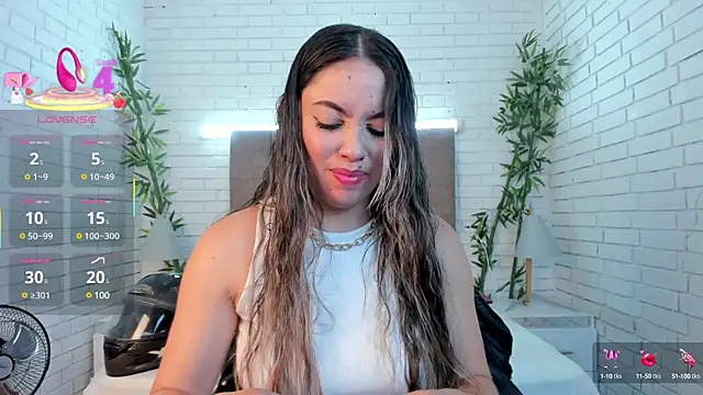 Snapshot of Alessia_Taylorr chatting on March 19, 2025, 12:01 pm Alessia Taylorr online show from March 19, 2025, 12:01 pm