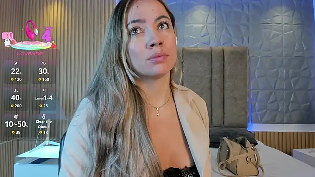 Snapshot of Alessia_Taylorr chatting on September 12, 2025, 12:05 pm Alessia Taylorr online show from September 12, 2025, 12:05 pm